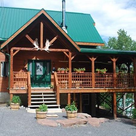 Auberge De La Riviere Matapedia - Matapedia River Lodge Routhierville Ngoại thất bức ảnh