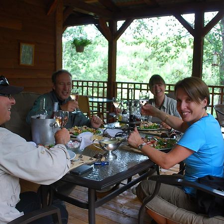 Auberge De La Riviere Matapedia - Matapedia River Lodge Routhierville Ngoại thất bức ảnh