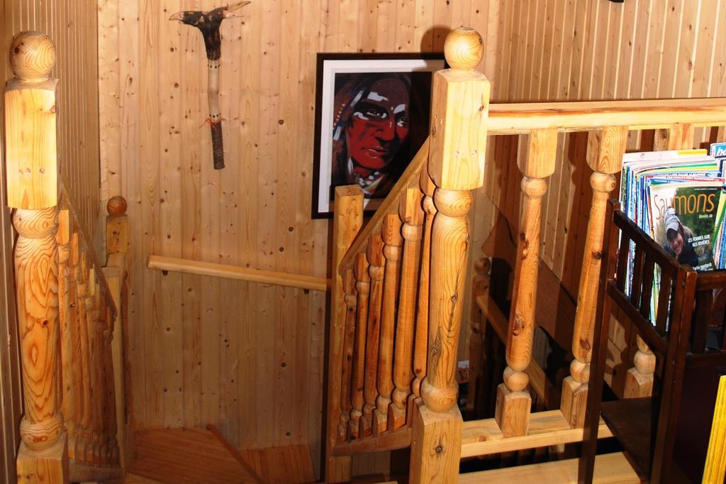 Auberge De La Riviere Matapedia - Matapedia River Lodge Routhierville Ngoại thất bức ảnh