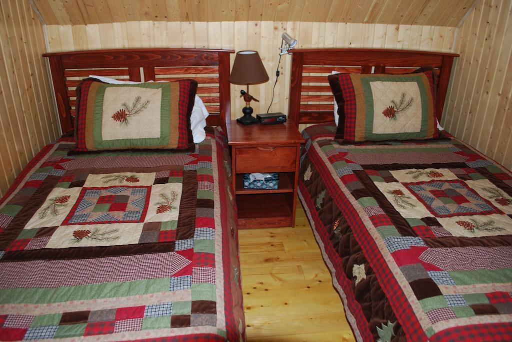 Auberge De La Riviere Matapedia - Matapedia River Lodge Routhierville Phòng bức ảnh