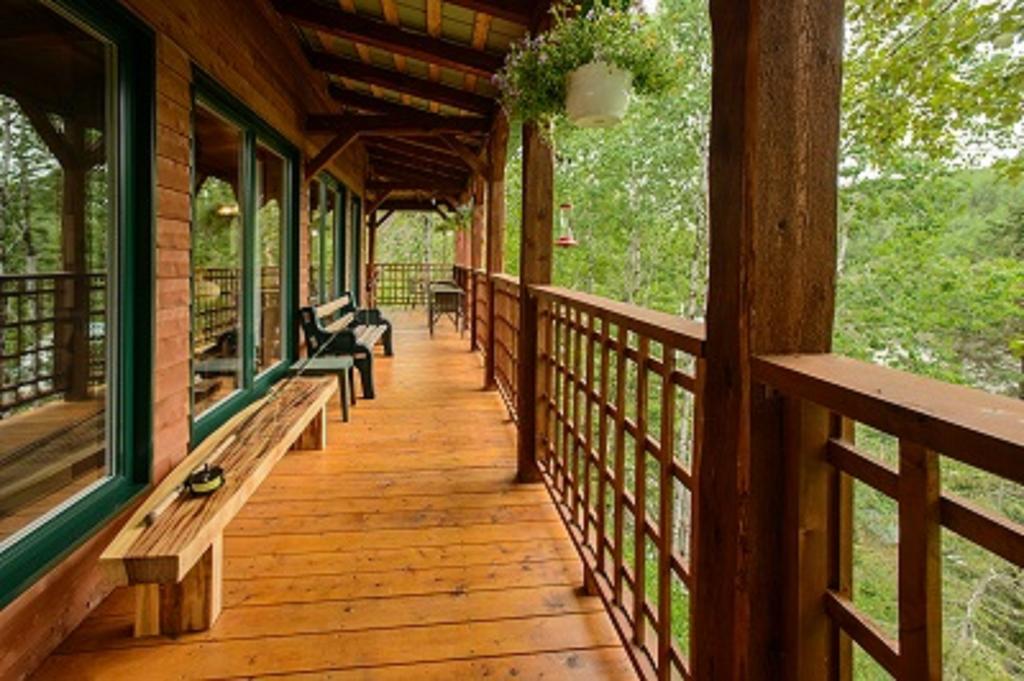 Auberge De La Riviere Matapedia - Matapedia River Lodge Routhierville Ngoại thất bức ảnh