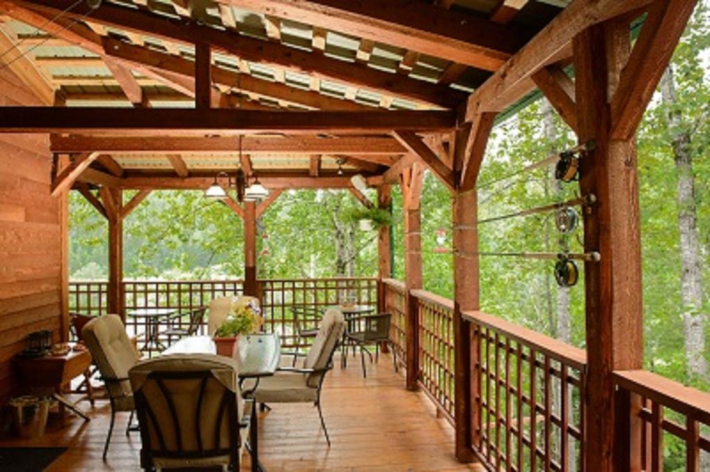 Auberge De La Riviere Matapedia - Matapedia River Lodge Routhierville Ngoại thất bức ảnh
