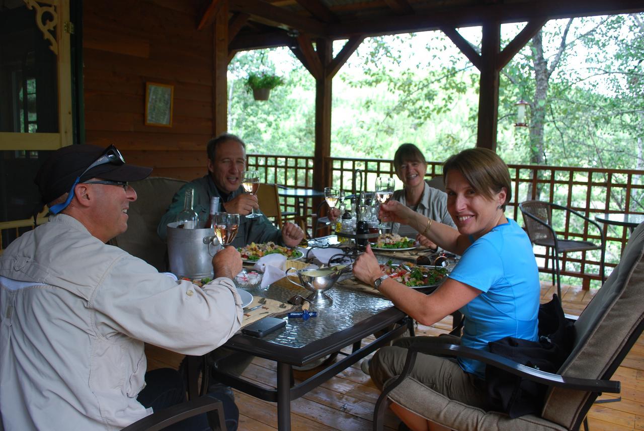 Auberge De La Riviere Matapedia - Matapedia River Lodge Routhierville Ngoại thất bức ảnh