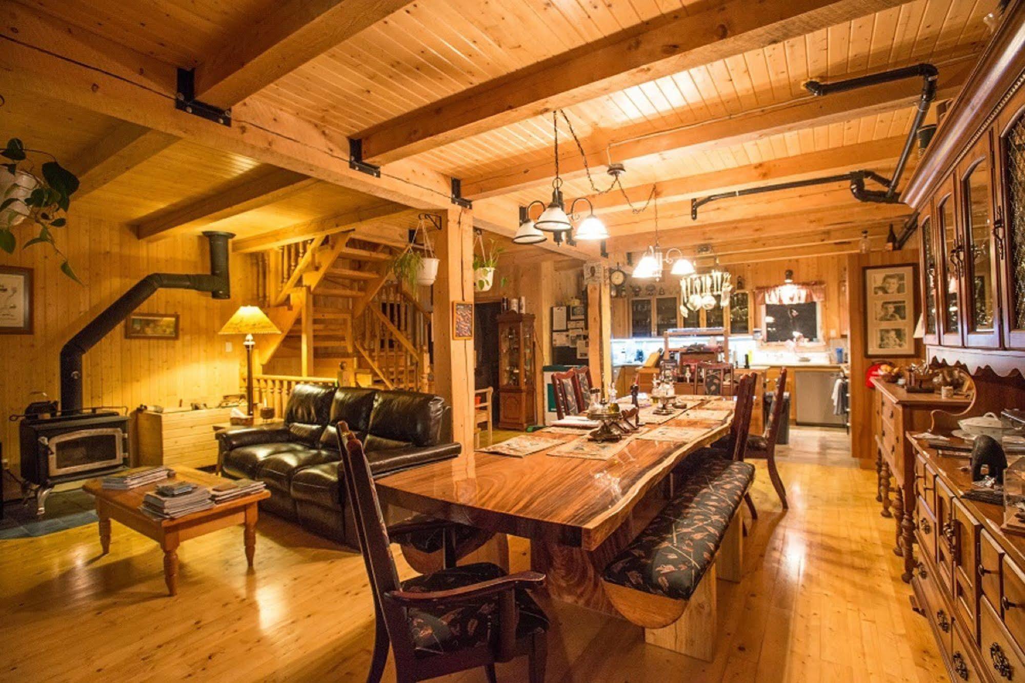 Auberge De La Riviere Matapedia - Matapedia River Lodge Routhierville Ngoại thất bức ảnh