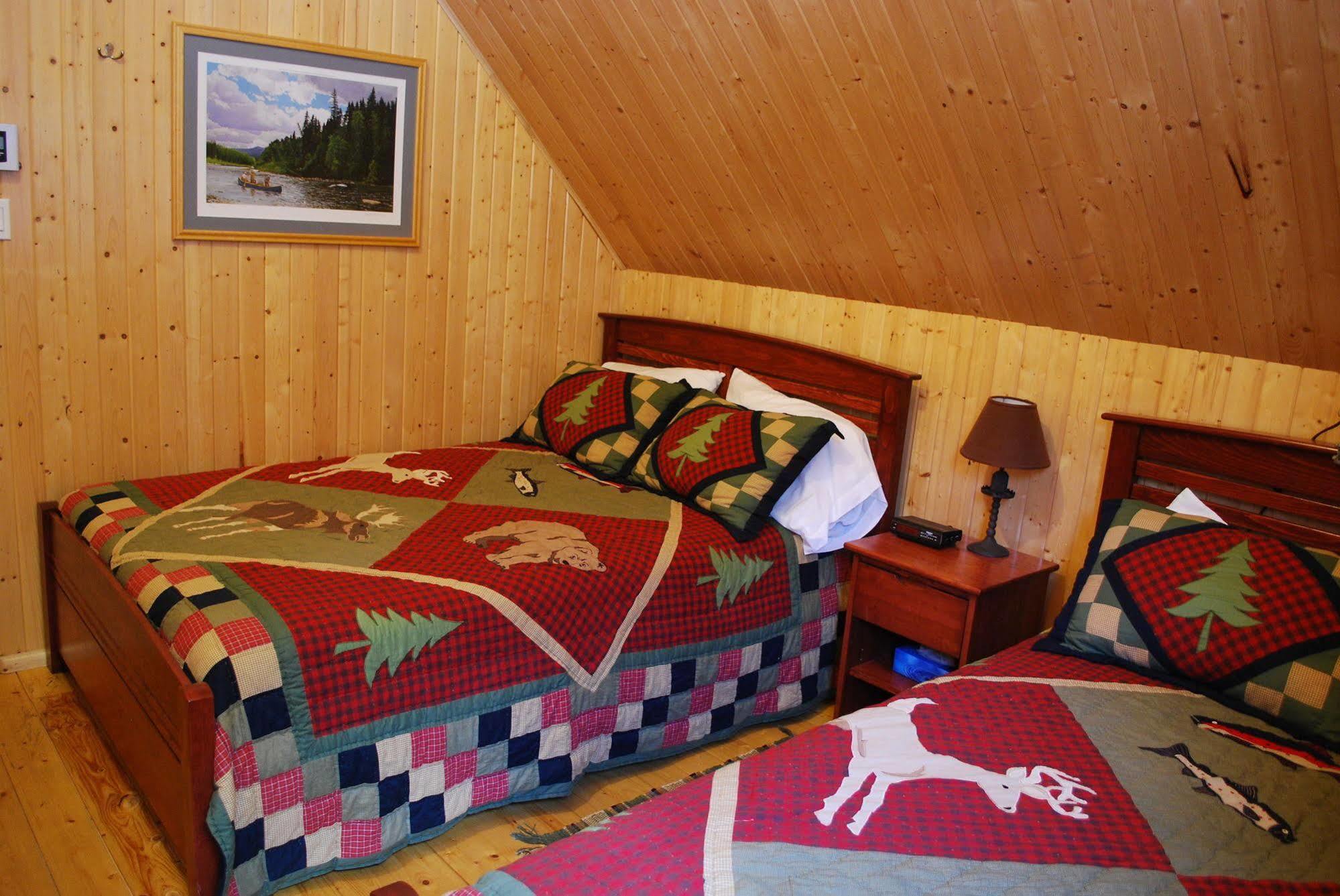 Auberge De La Riviere Matapedia - Matapedia River Lodge Routhierville Ngoại thất bức ảnh