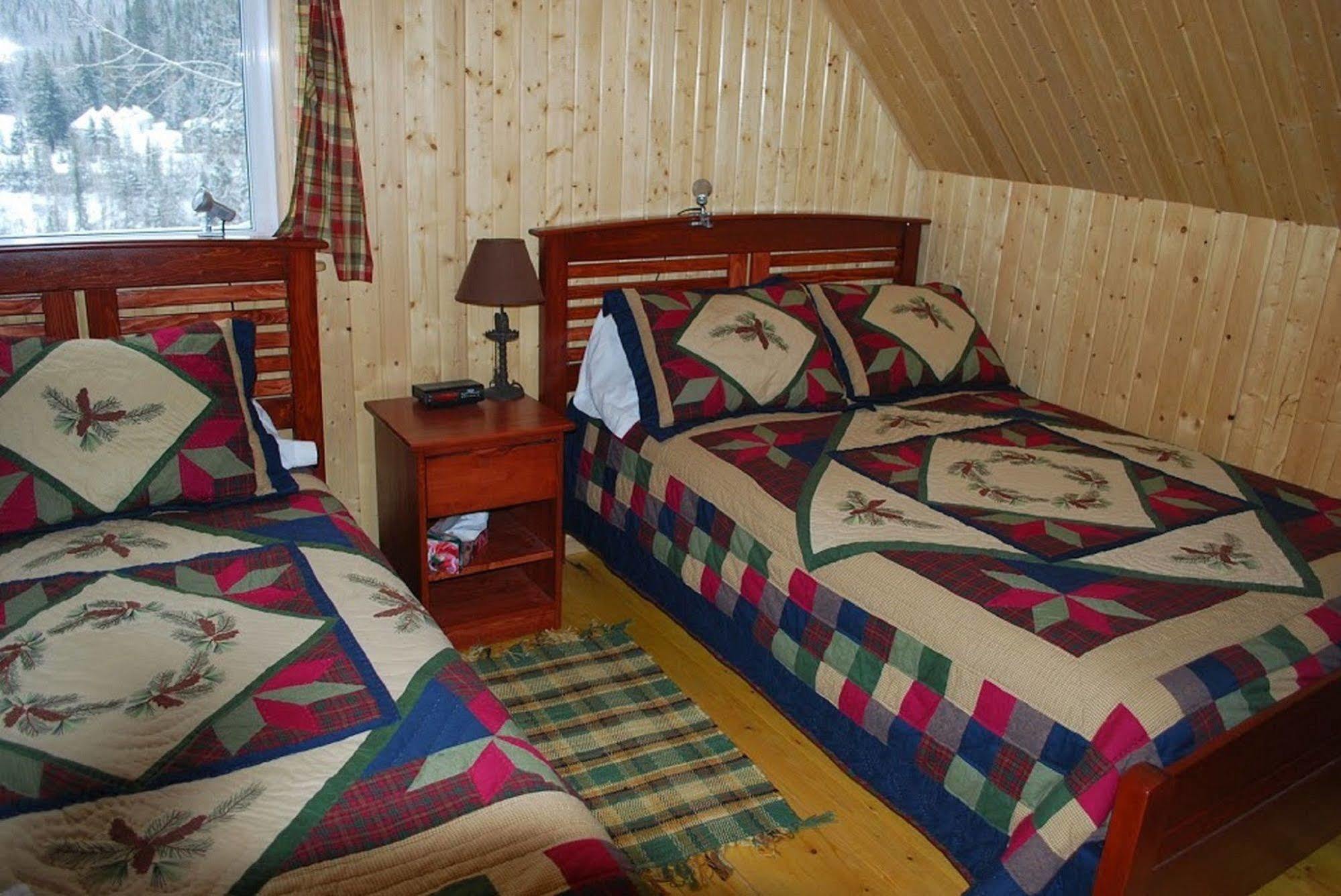 Auberge De La Riviere Matapedia - Matapedia River Lodge Routhierville Ngoại thất bức ảnh