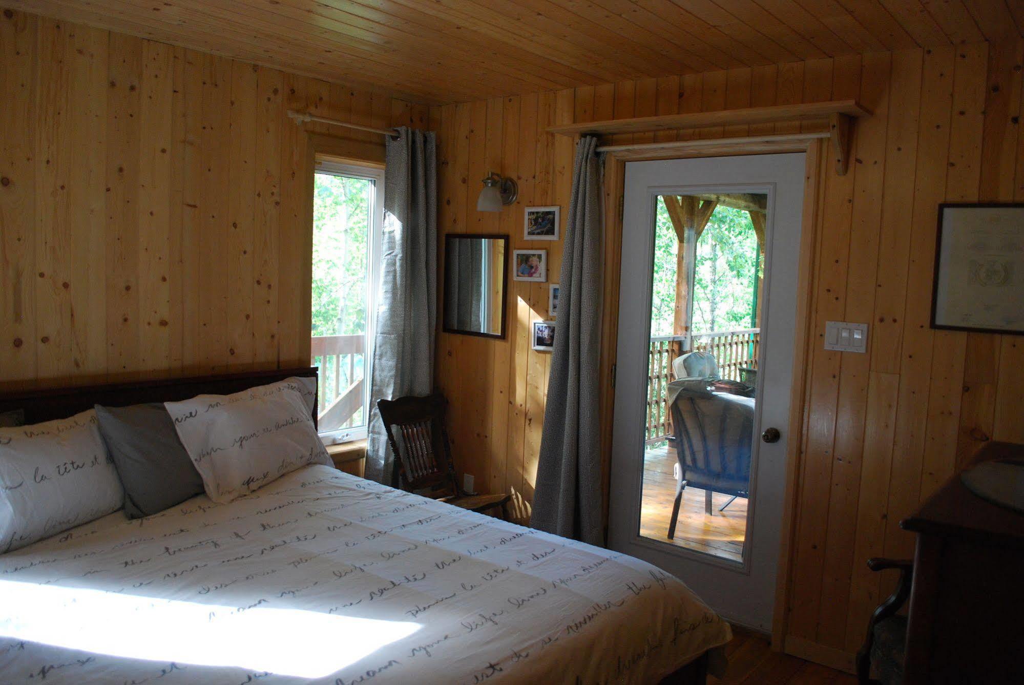 Auberge De La Riviere Matapedia - Matapedia River Lodge Routhierville Ngoại thất bức ảnh